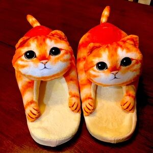 Brand new orange cat super soft and comfortable cats slippers. Must have!